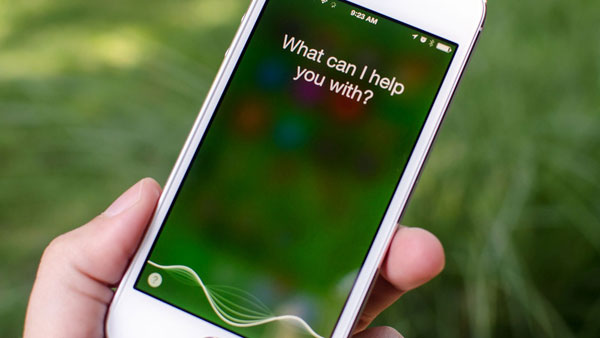 iPhoneの連絡先名を修正するために助けを求めるSiriに尋ねる