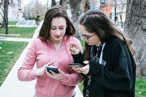 Photography of women using mobile phones 1000739 scaled.jpg